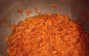 Курица с морковью и луком - фото шаг 2