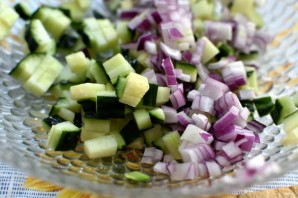 Салат из овощей-гриль со свежим огурцом - фото шаг 2