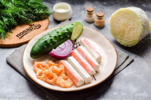 Салат с креветками, крабовыми палочками и пекинской капустой - фото шаг 1