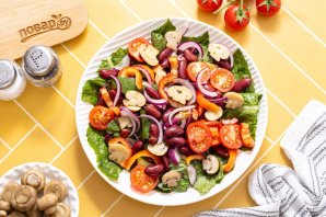 Салат с маринованными шампиньонами