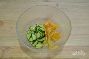 Овощной салат с ореховым соусом - фото шаг 4