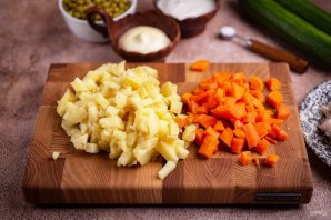 Салат "Оливье" с рыбой