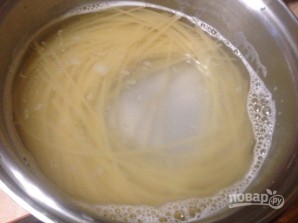 Спагетти в свекольном соусе - фото шаг 1