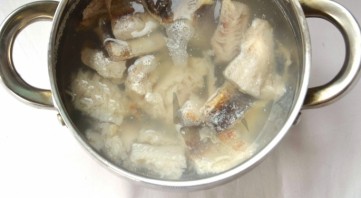 Латвийский молочный суп с рыбой - фото шаг 1