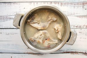 Праздничный холодец из свиных ножек, рульки и курицы - фото шаг 6