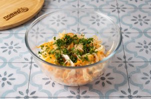 Салат из свежей капусты и моркови - фото шаг 6