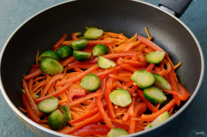 Гречневая лапша с овощами - фото шаг 4