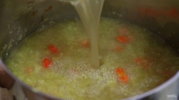 Куриный суп с лапшой по-итальянски - фото шаг 9