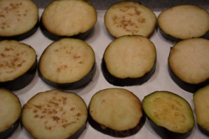 Баклажаны, запеченные с помидорами и грибами - фото шаг 2