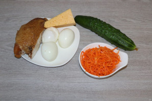 Салат с корейской морковкой, курицей и яйцом - фото шаг 1