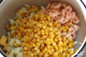 Салат с рисом и кукурузой - фото шаг 3