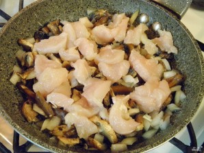 Жульен в тарталетках с грибами и курицей - фото шаг 3