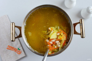 Суп с фасолью и огурцами - фото шаг 10