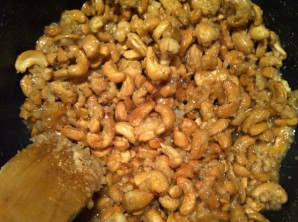 Орехи в карамели - фото шаг 4