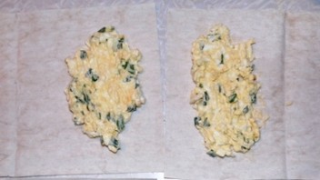 Лаваш с яйцом и зеленью - фото шаг 3