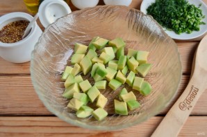 Весенний салат с авокадо и огурцом - фото шаг 2
