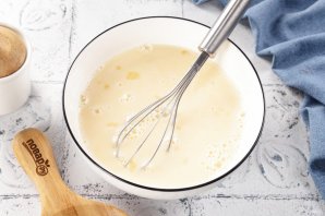 Гренки с молоком и яйцом - фото шаг 5