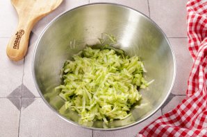 Оладьи из кабачков в аэрогриле - фото шаг 3