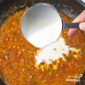 Спагетти с креветками в сливочно-томатном соусе - фото шаг 5