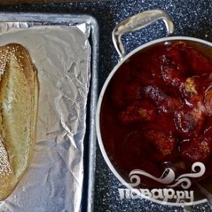 Сэндвичи с фрикадельками, сыром и луком - фото шаг 4