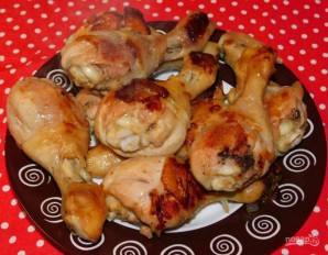 Куриные голени с луком на сковороде - фото шаг 4