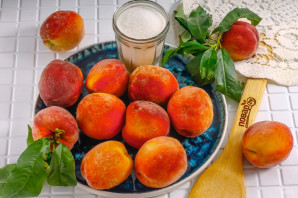 Компот из персиков с косточкой на зиму - фото шаг 1