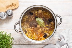 Постный грибной суп из замороженных грибов - фото шаг 9