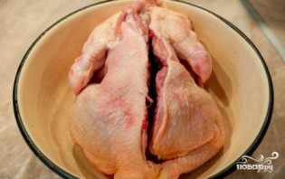 Цыпленок в духовке - фото шаг 1