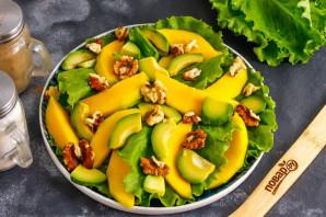 Салат с авокадо, манго и креветками - фото шаг 7