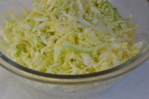 Простой салат с кукурузой консервированной - фото шаг 2