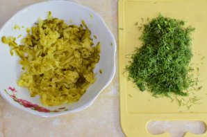 Рулетики из индейки в духовке с начинкой - фото шаг 2