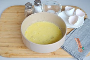 Рецепт омлета с сыром - фото шаг 3