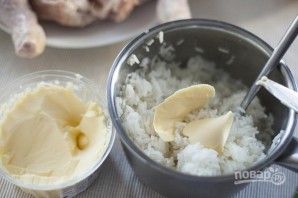 Курица, фаршированная рисом и сухофруктами - фото шаг 2