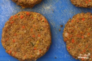 Гамбургеры с котлетами из чечевицы, овощей и сыра - фото шаг 3