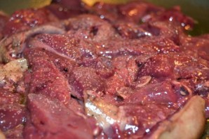Печень с томатной пастой - фото шаг 3
