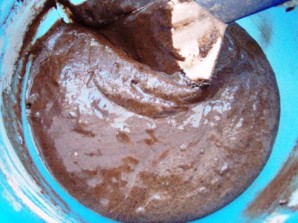 Шоколадный пирог с творожными шариками - фото шаг 8