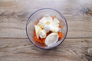Намазка из сельди, плавленого сыра и моркови - фото шаг 5