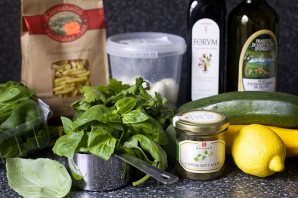 Салат из цукини и макарон - фото шаг 1