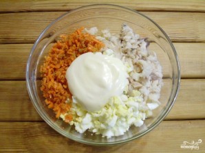 Салат "Обезьянка" с корейской морковкой - фото шаг 7