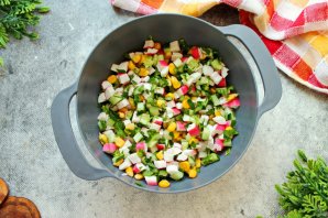 Постный салат с крабовыми палочками - фото шаг 8