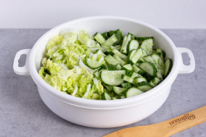 Зеленый салат без майонеза - фото шаг 4
