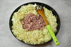 Начинка из фарша и капусты для блинов - фото шаг 4