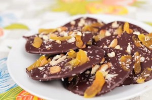 Шоколадные конфеты с орехами и курагой - фото шаг 4