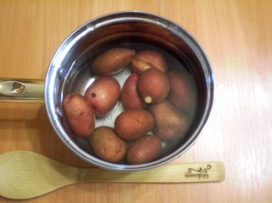 Картошка под чесночным соусом в духовке - фото шаг 2