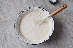 Заливной пирог с консервированной рыбой - фото шаг 5