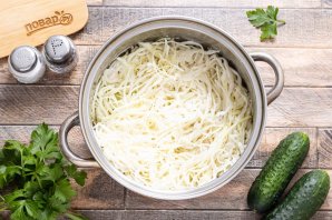 Салат из капусты и огурцов на зиму - фото шаг 4