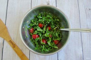 Салат из щавеля с помидорами - фото шаг 5