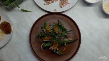 Вкусный салат с грушами и мясом - фото шаг 5