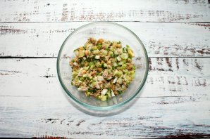 Салат с сельдереем и тунцом - фото шаг 7