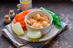 Постный салат с фасолью и корейской морковью - фото шаг 1